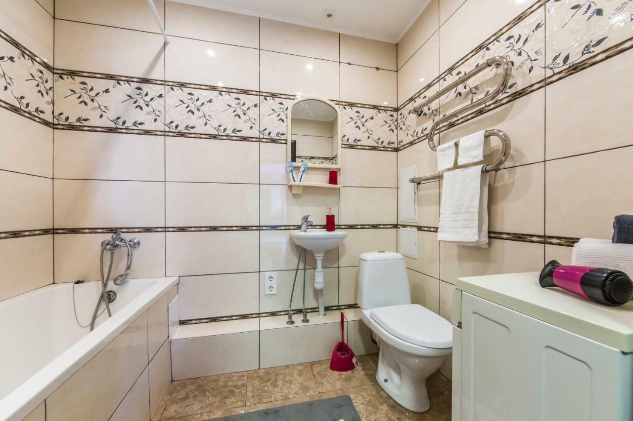 Super View, Luxury Apartment Near Chernihiv Metro. Kiev Eksteriør billede